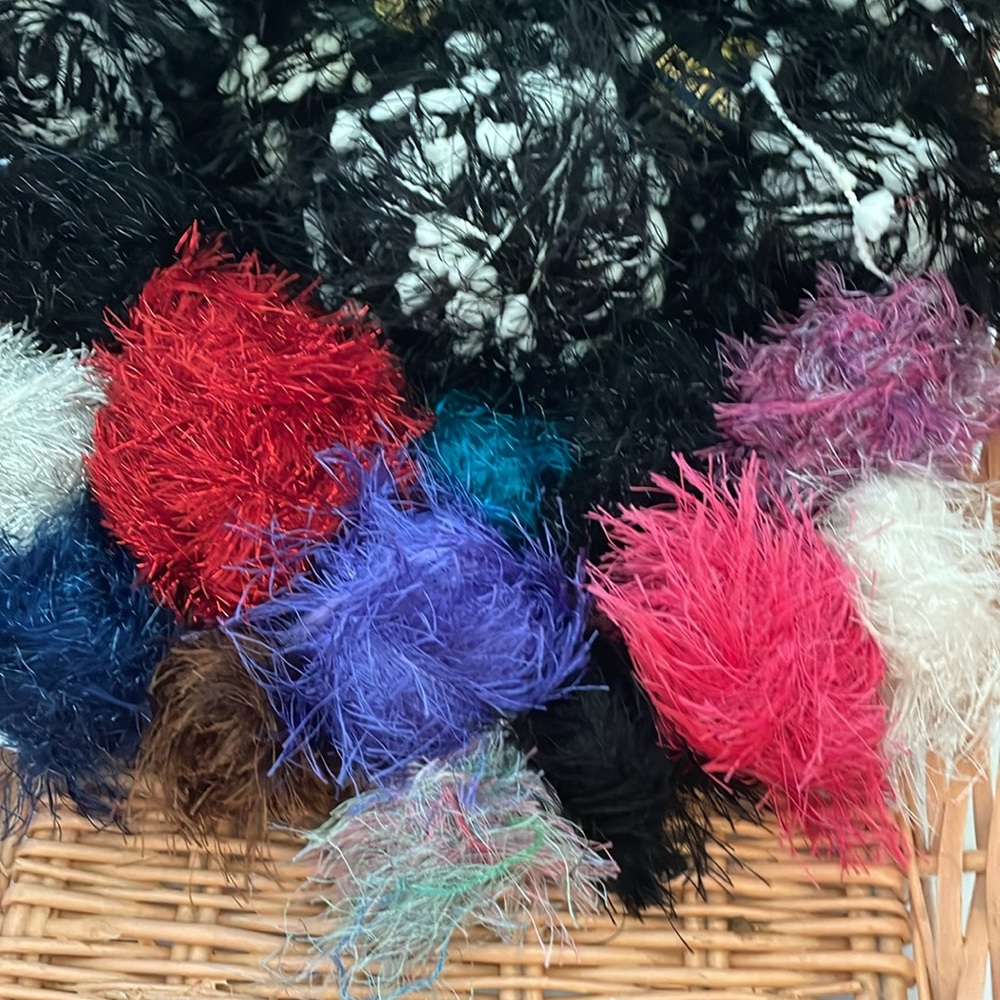 Lot 18 Total of Miscellaneous Fancy Fur Yarn 🧶 - Picture 4 of 4